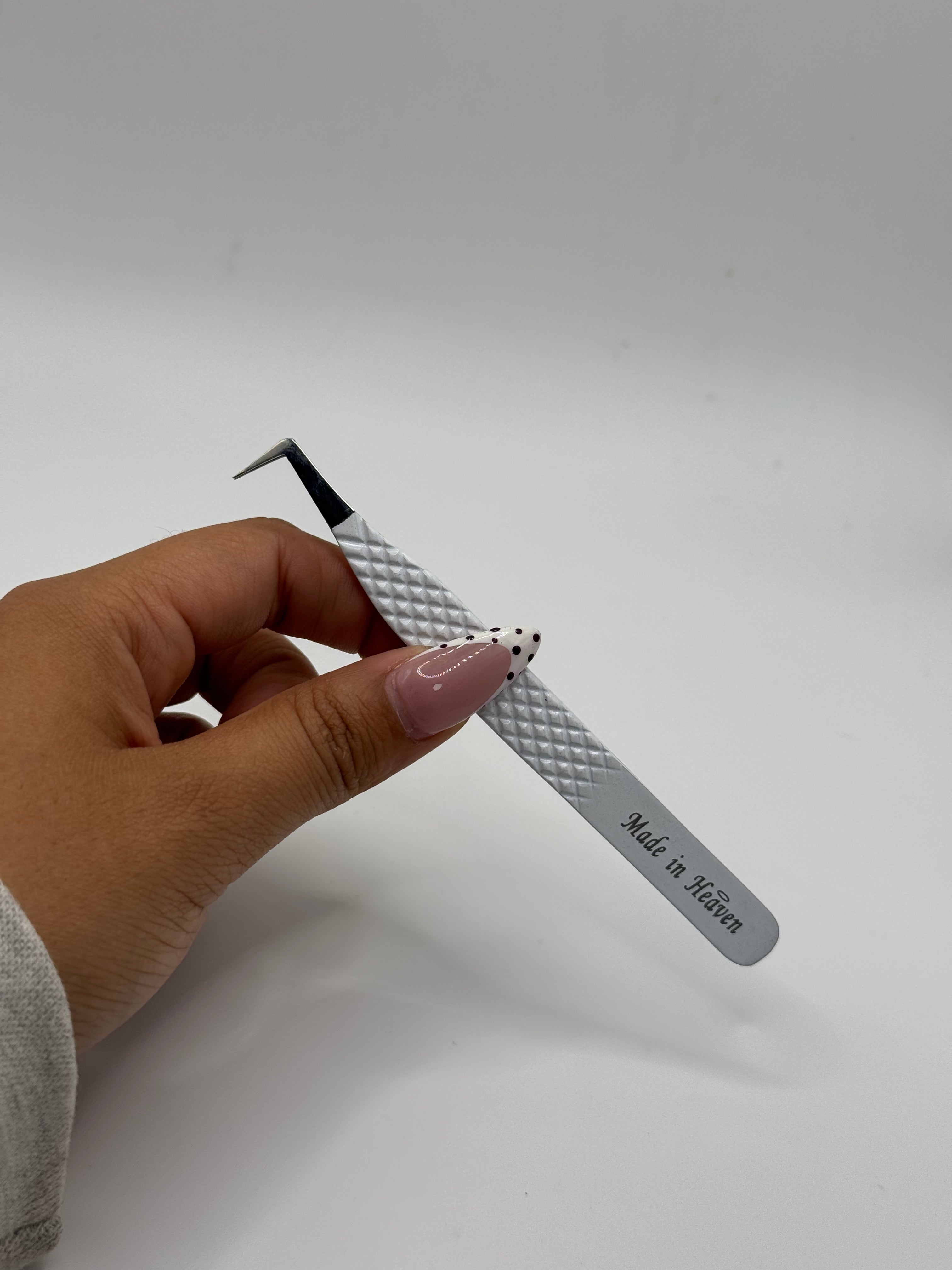 Angel wing tweezers