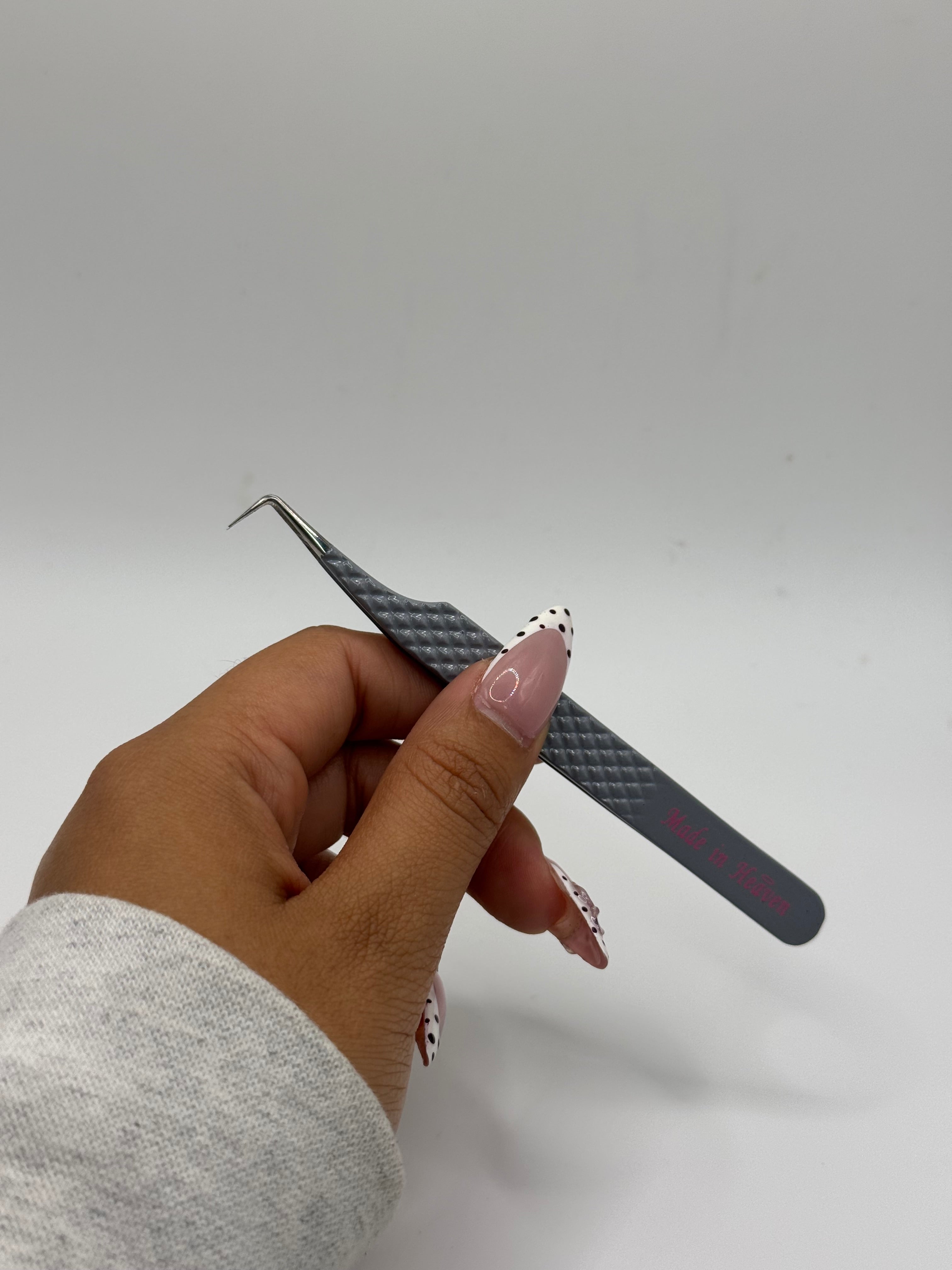 Angel wing tweezers